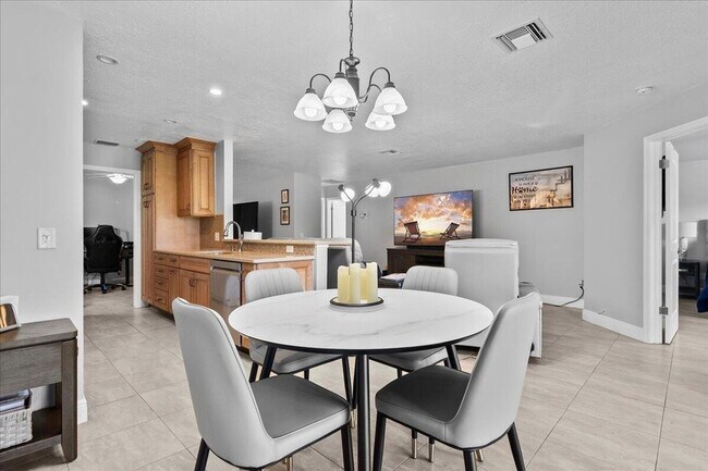 Foto del edificio - 400 Crosswinds Dr