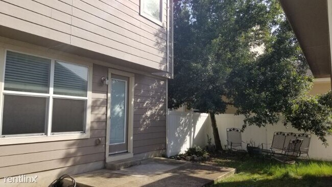 Building Photo - 3 br, 2.5 bath House - 821 Palo Duro Dr