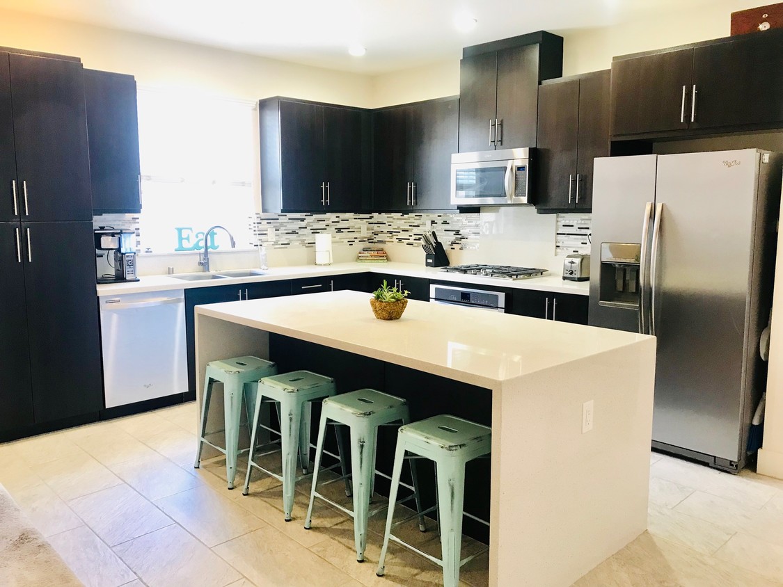 Foto principal - 7818 Inception Way