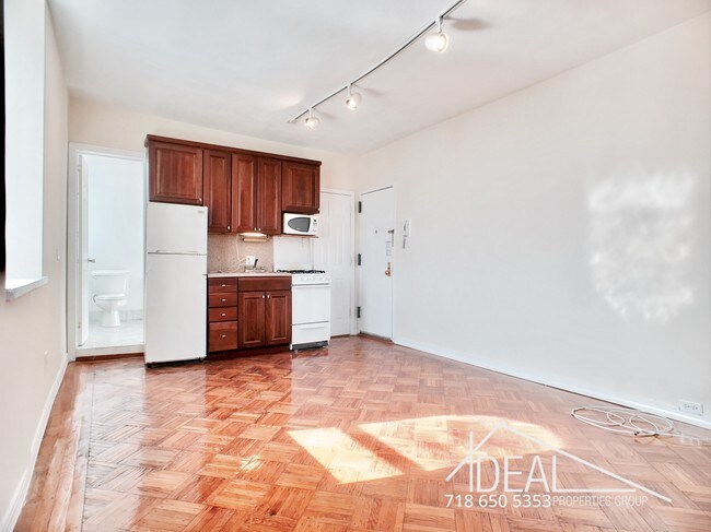Foto del edificio - 57 7th Ave