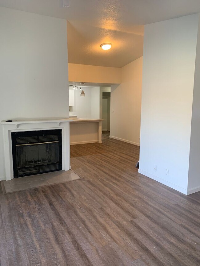Foto del edificio - Recently-remodeled 3 bed 2 bath