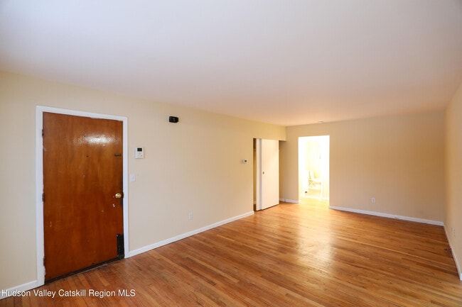 Foto del edificio - 30 Lamb Ave