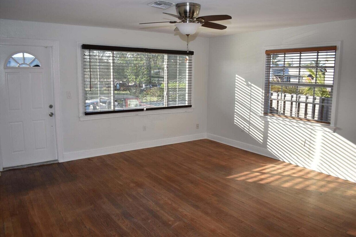Foto principal - 1226 N A St