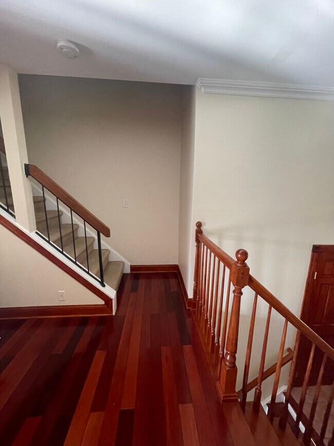 Foto del edificio - 6104 N Oaks Blvd