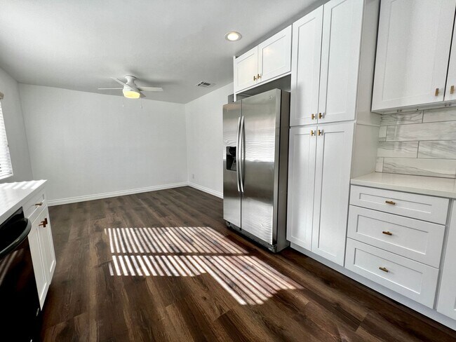 Foto del edificio - Gorgeous 2 Bedroom 2 1/2 Bath Condo With a...