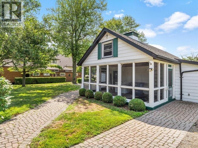 Building Photo - 13050 Riverside Dr E