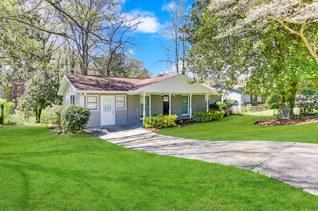 Building Photo - 2973 Cambridge Dr Sw