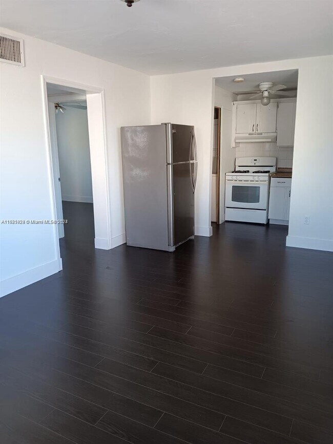 Foto del edificio - 107 SW 18th Ct