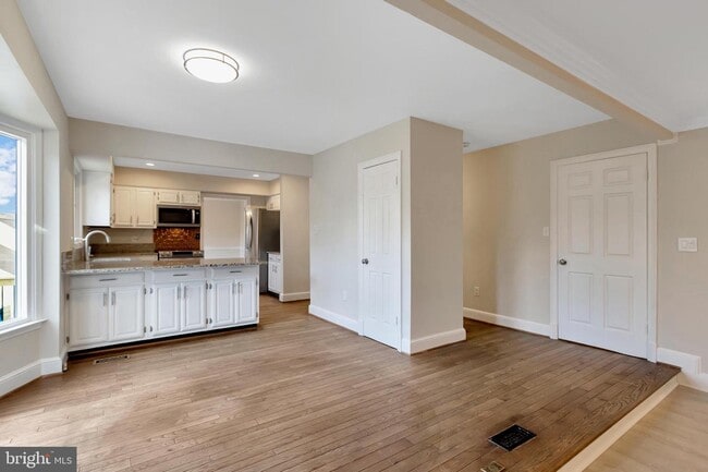 Building Photo - 2055 Kedge Dr