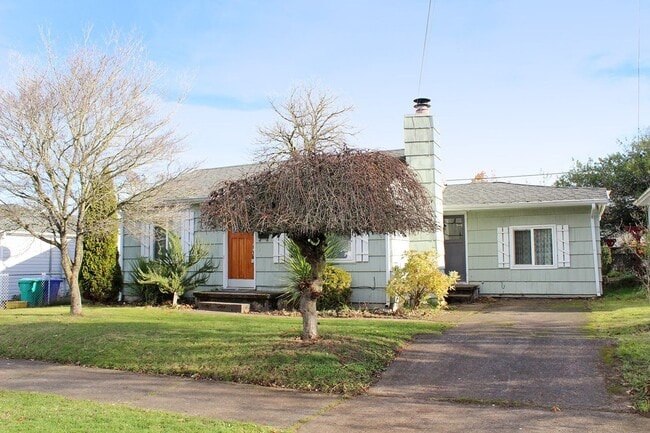 Building Photo - Super Cute 3 Bedroom House in Cully with Great Updates