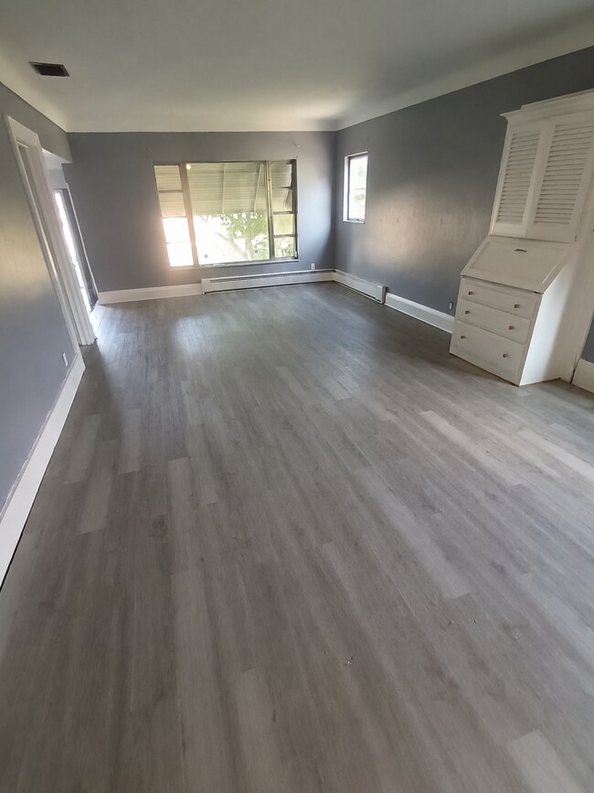 Foto del edificio - 4625 Lewis Ave
