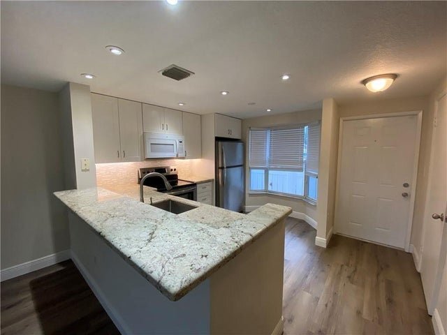 Foto del edificio - 1078 Jeffery St
