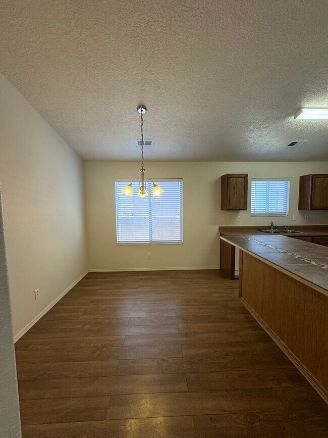 Building Photo - Charming 3-bedroom, 2-bathroom home
