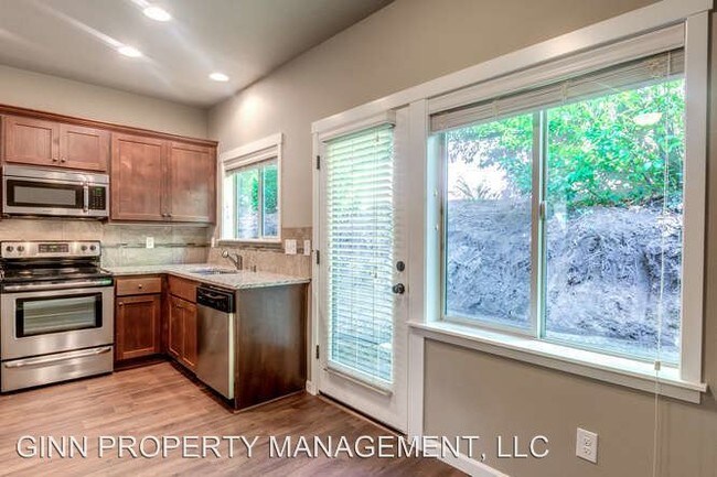 Foto del edificio - 4105 NE St Johns Rd