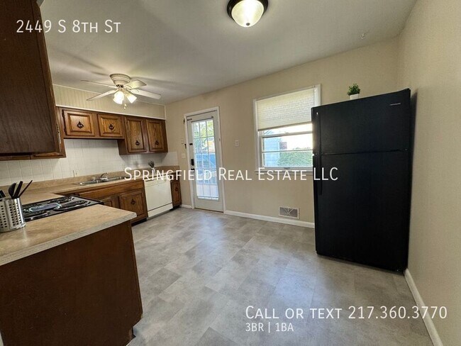 Foto del edificio - 2449 S 8th St