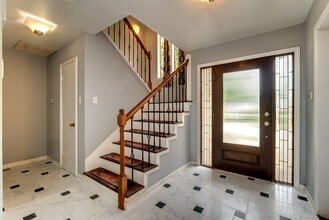Building Photo - 3927 Pleasant Valley Dr
