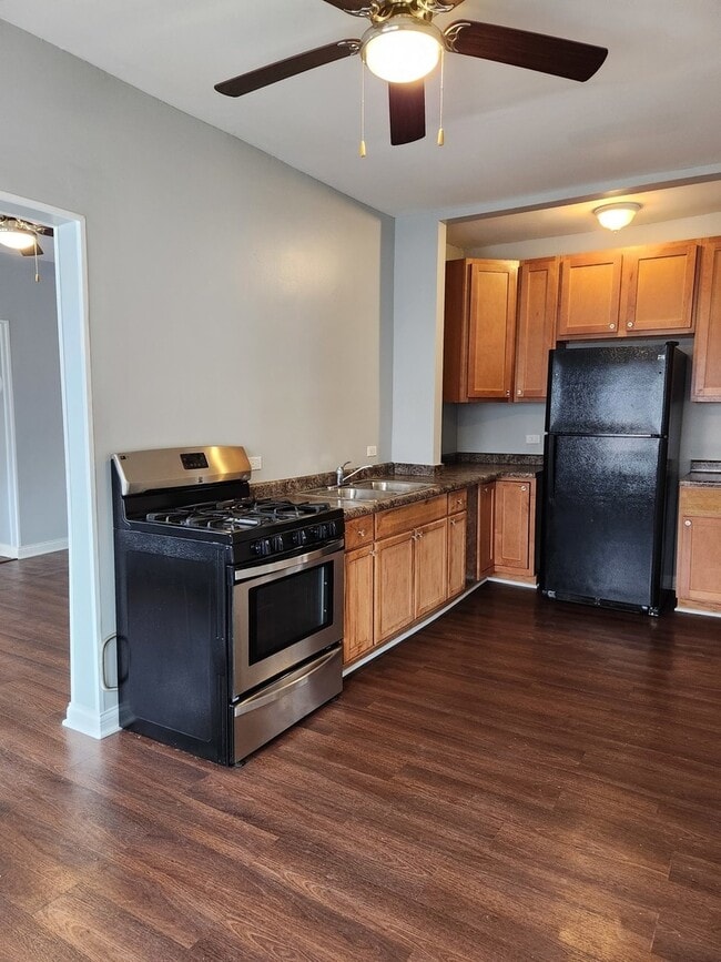 Building Photo - 4056 W Van Buren St