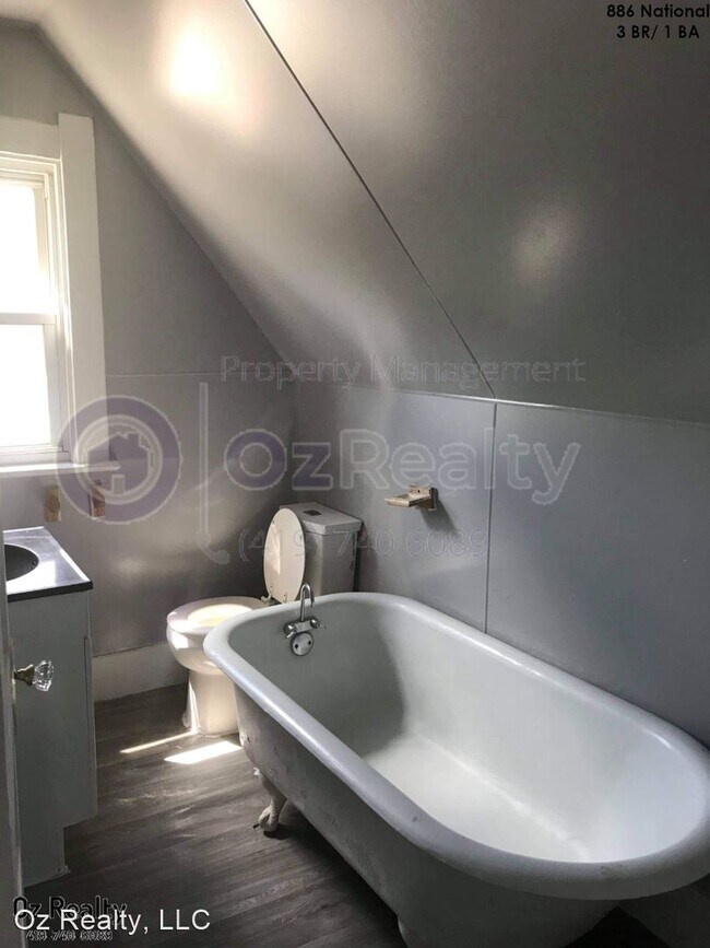 Building Photo - 3 br, 1 bath House - 886 National Ave