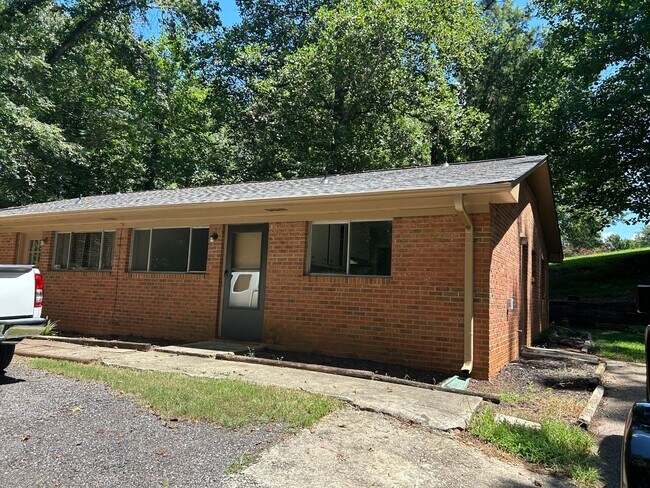 Building Photo - 14 Tanyard Rd