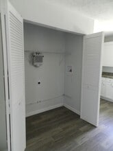 Building Photo - 204 Dyer Dr