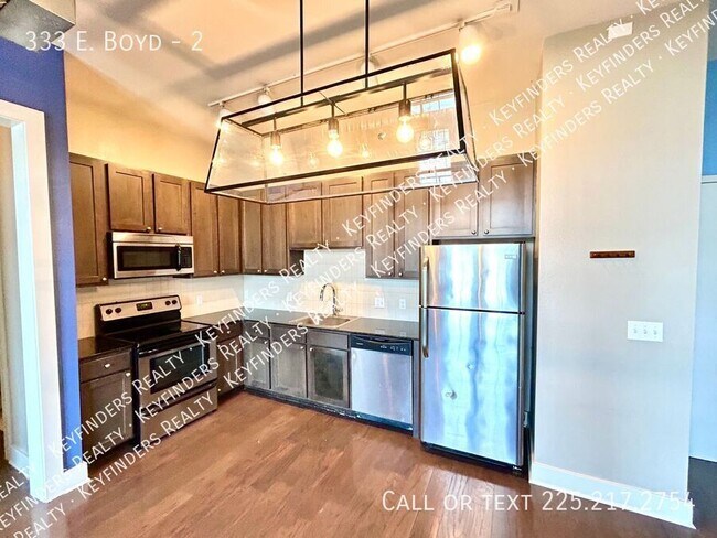 Building Photo - 333 E. Boyd-2