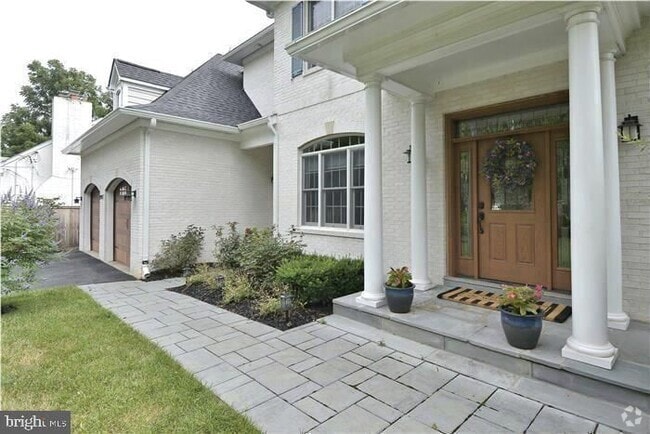 Building Photo - 4036 Overlook Dr
