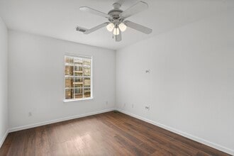 Building Photo - 2106 Nettleton St