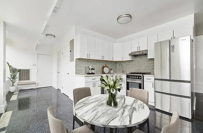 Building Photo - 64 Delancey St