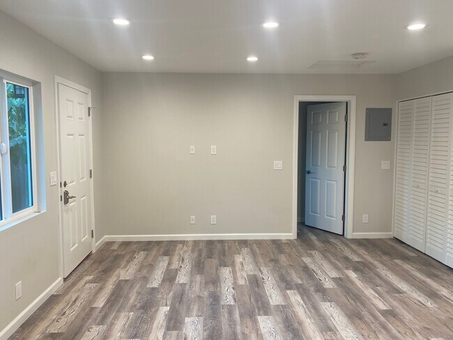 Building Photo - 20703 Walnut Valley Dr