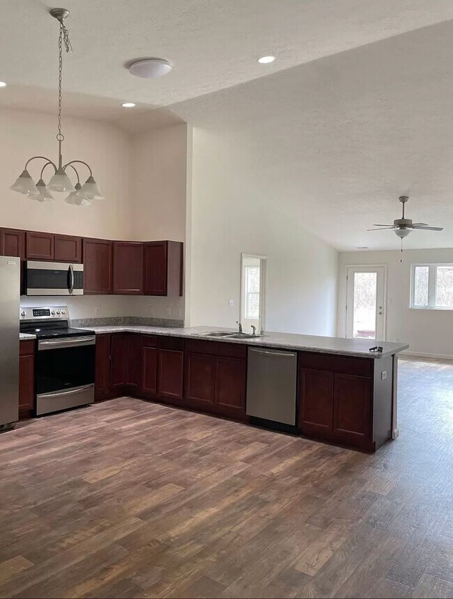 Foto del edificio - BLACKTHORN COMMUNITY...3 Bedroom 2 Bath