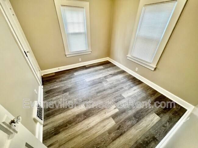 Foto del edificio - 3012 Edgewood Dr