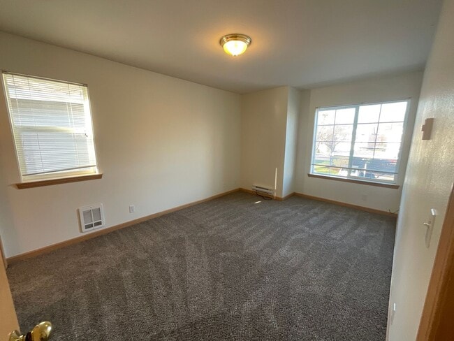 Building Photo - 2 bed, 2 bath Condo in Cordata Near Parks ...