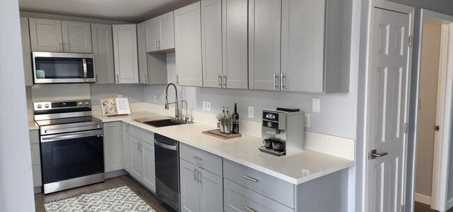 Building Photo - 38 Hunters Way