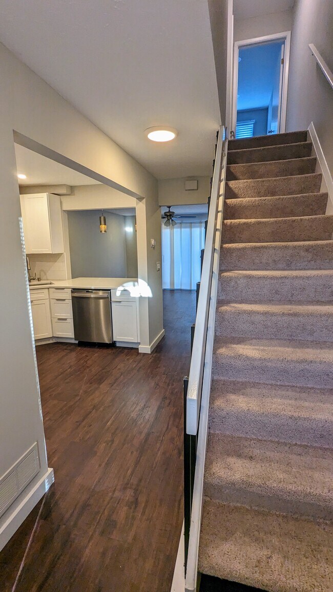 Building Photo - 5549 Windrush Ct