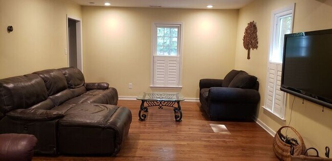 Building Photo - 3302 Fox Chase Ct