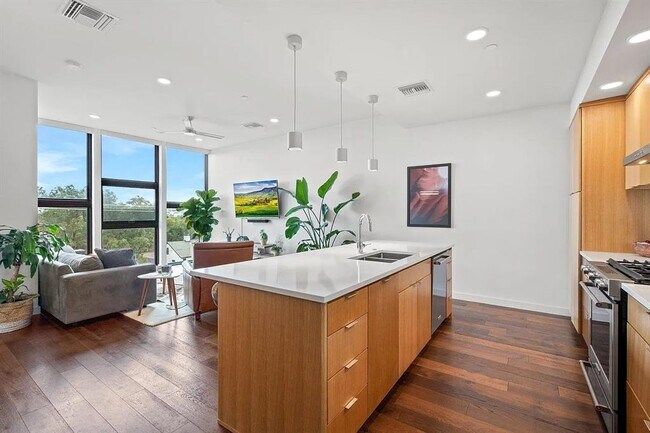 Foto del edificio - 1322 E 12th St