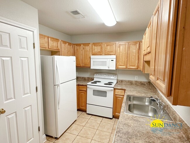 Building Photo - Beautiful  3 Bedroom home in Pensacola!