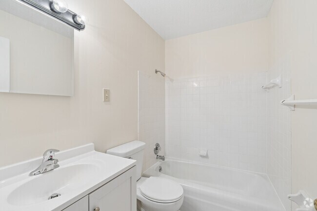 2 habitaciones, 1 baño - 900 pies cuadrados - Baño - James Dale Apartments