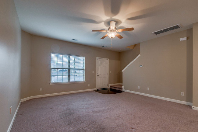 Foto del edificio - 735 Tulip Grove Rd
