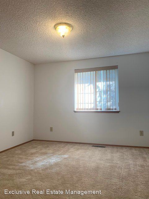 Foto del edificio - 3 br, 2 bath House - 5835 Delaware Avenue