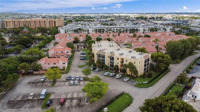 Foto del edificio - 8005 Lake Dr
