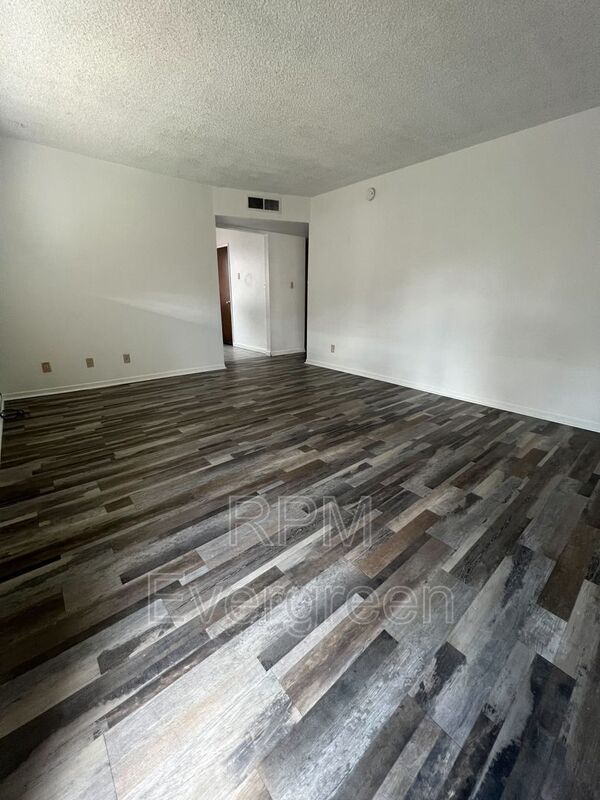Building Photo - 1520 S Reed Ave