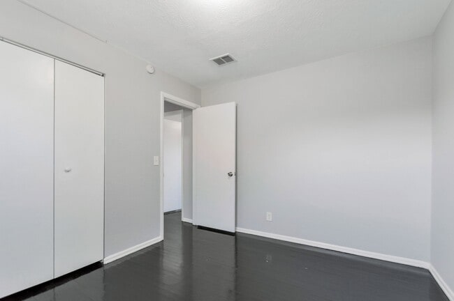 Foto del edificio - 4543 Moncrief Rd W
