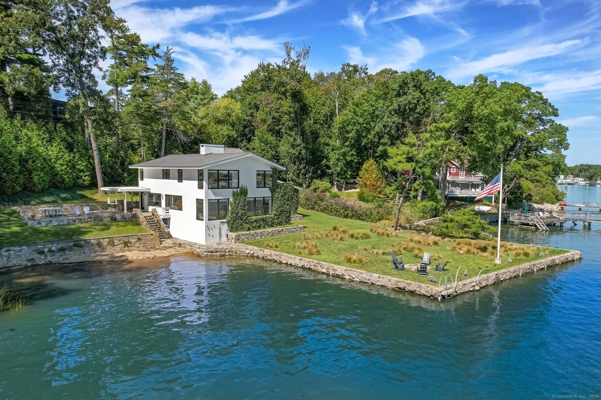 Primary Photo - 31 Bluff Ave