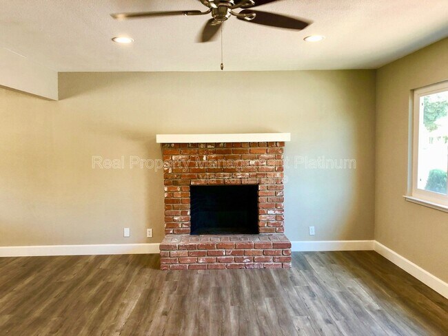 Foto del edificio - 3653 N Shirley Ave