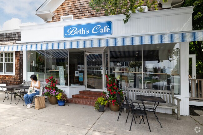 Beth's Cafe is the only game in town for tasty pastries, breakfast, and lunch in Quogue.