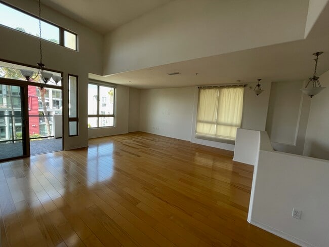 Building Photo - 13044 Pacific Promenade
