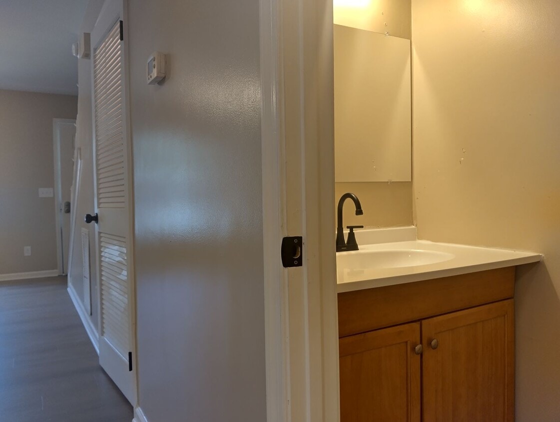 Primary Photo - Spacious 2bd/1.5ba townhome