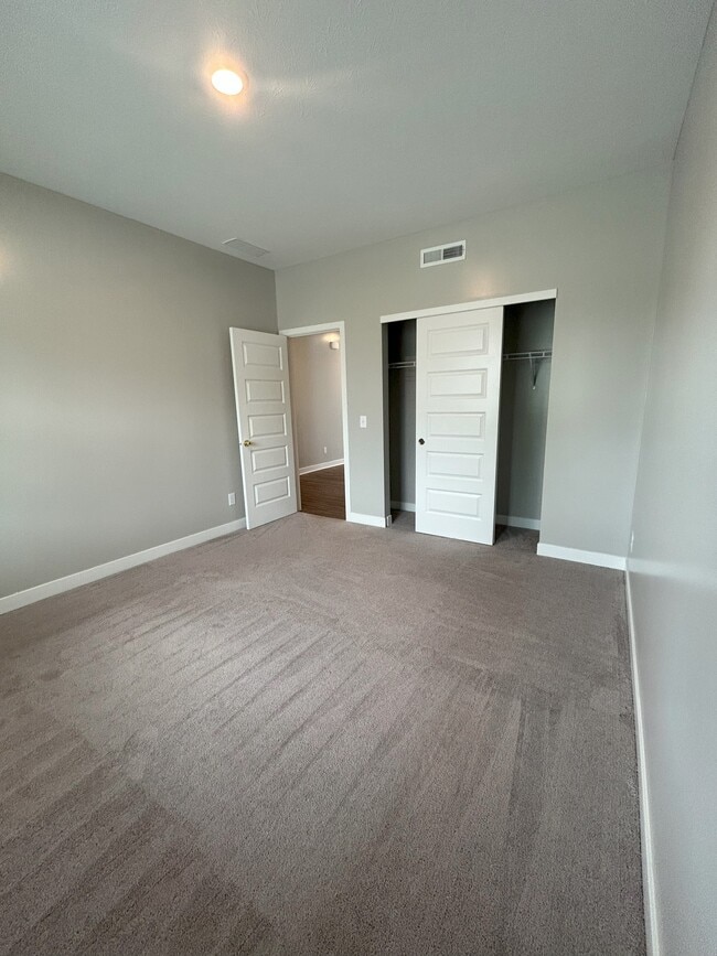 Building Photo - 1269 Bristol Pl