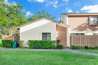 Building Photo - 10909 SW 113th Pl